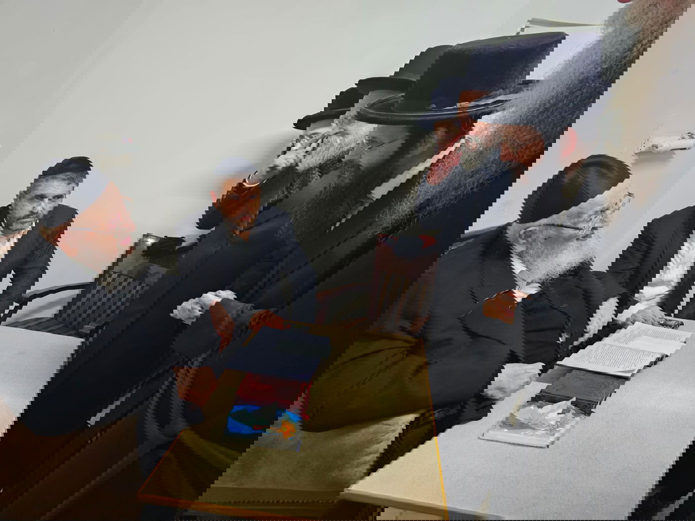 ניחום אבלים אצל הגאון רבי מאיר צבי ברגמן