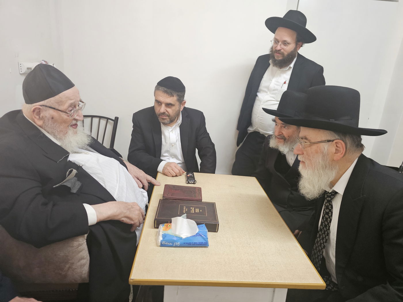 ניחום אבלים אצל הגאון רבי מאיר צבי ברגמן