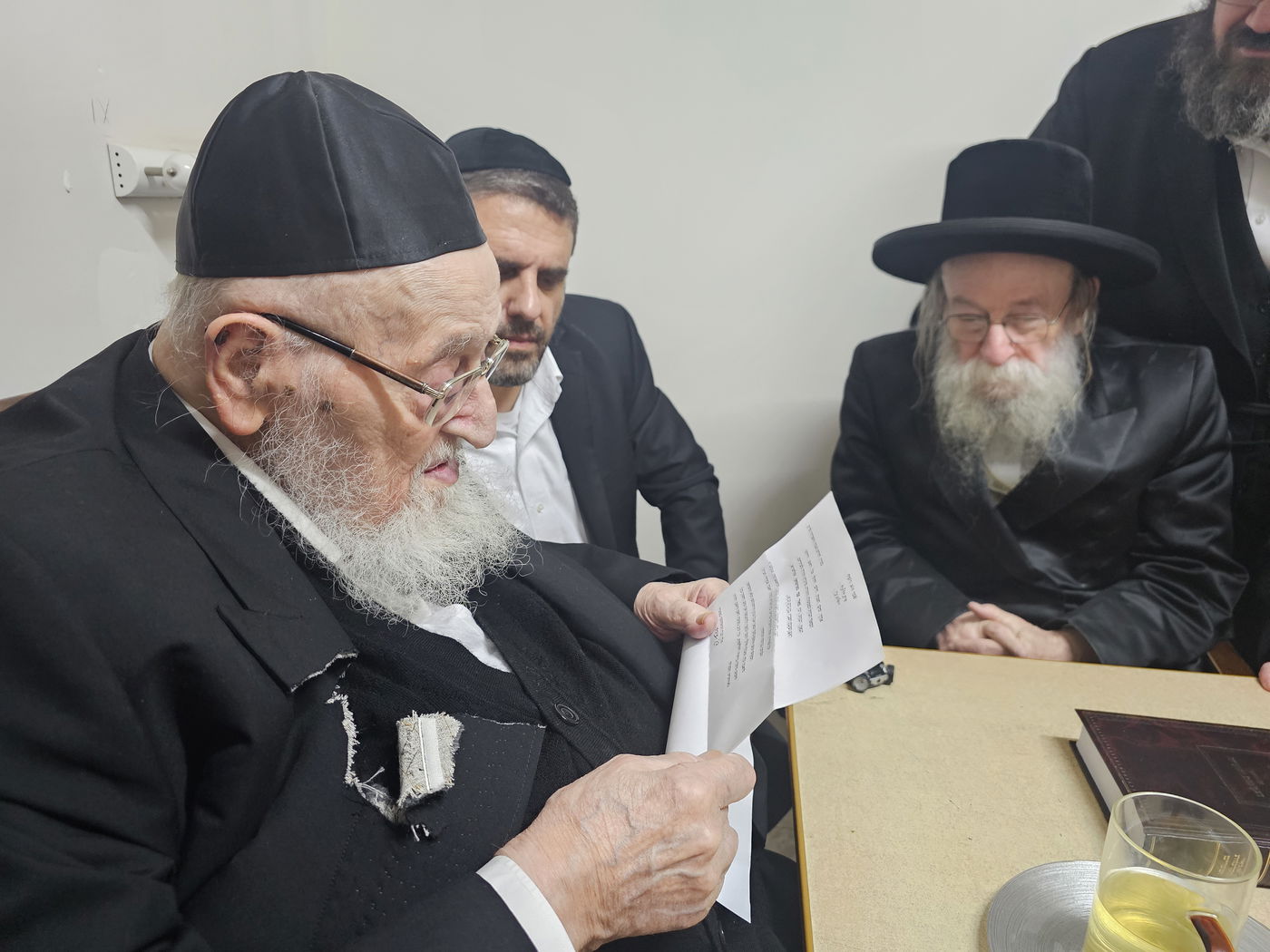 ניחום אבלים אצל הגאון רבי מאיר צבי ברגמן