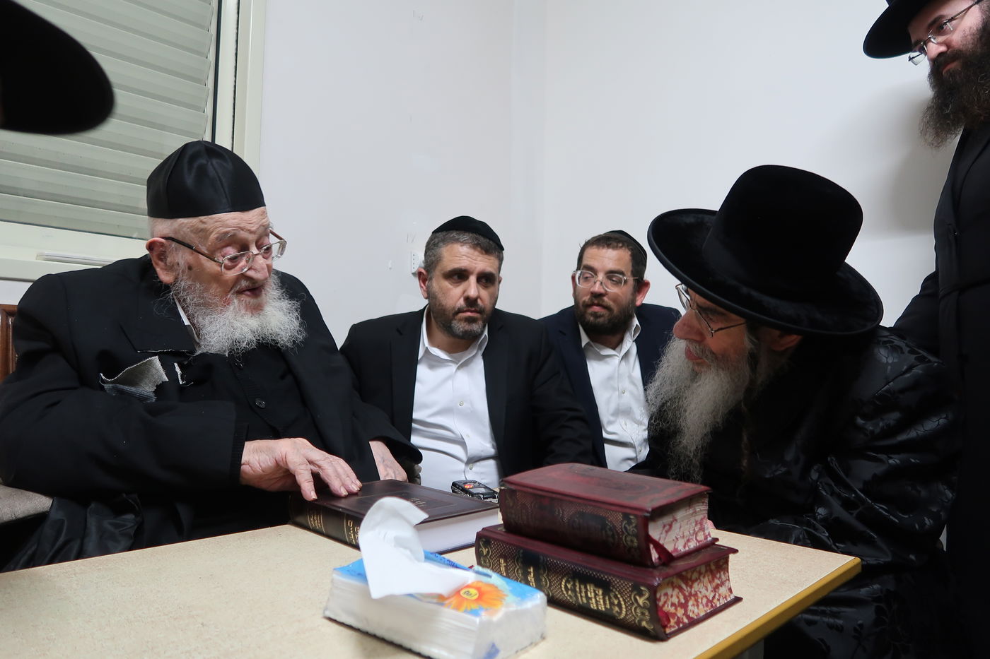 ניחום אבלים אצל הגאון רבי מאיר צבי ברגמן