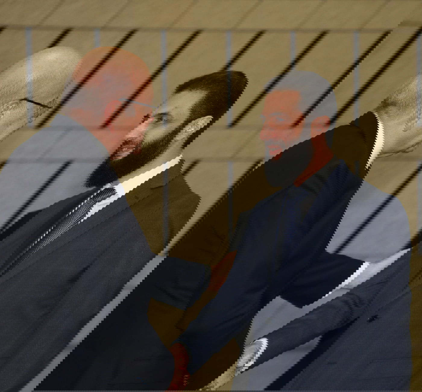 אויבים לשעבר | פגישה נדירה בין מנהיג סוריה לר"מ לבנון 