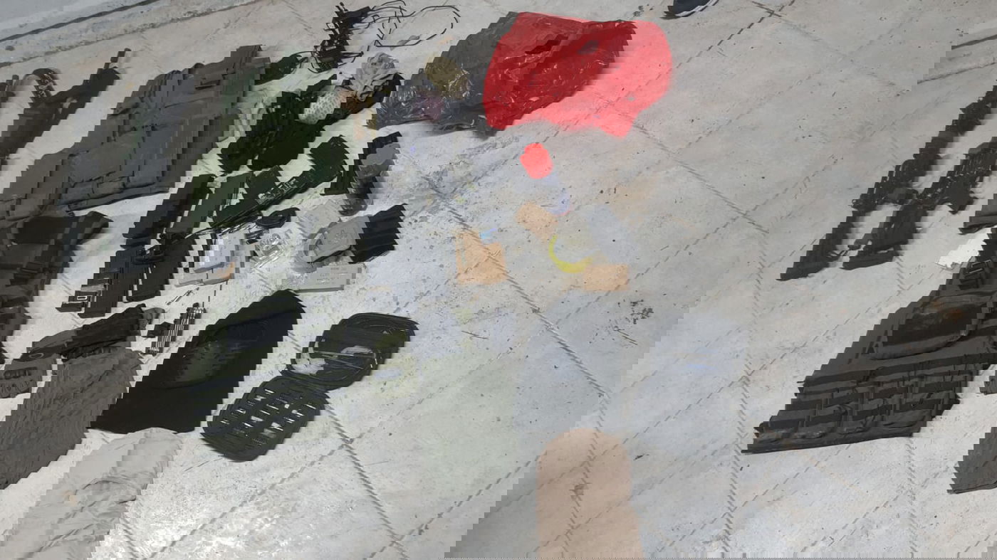 חלק מהציוד שנמצא ברשותם