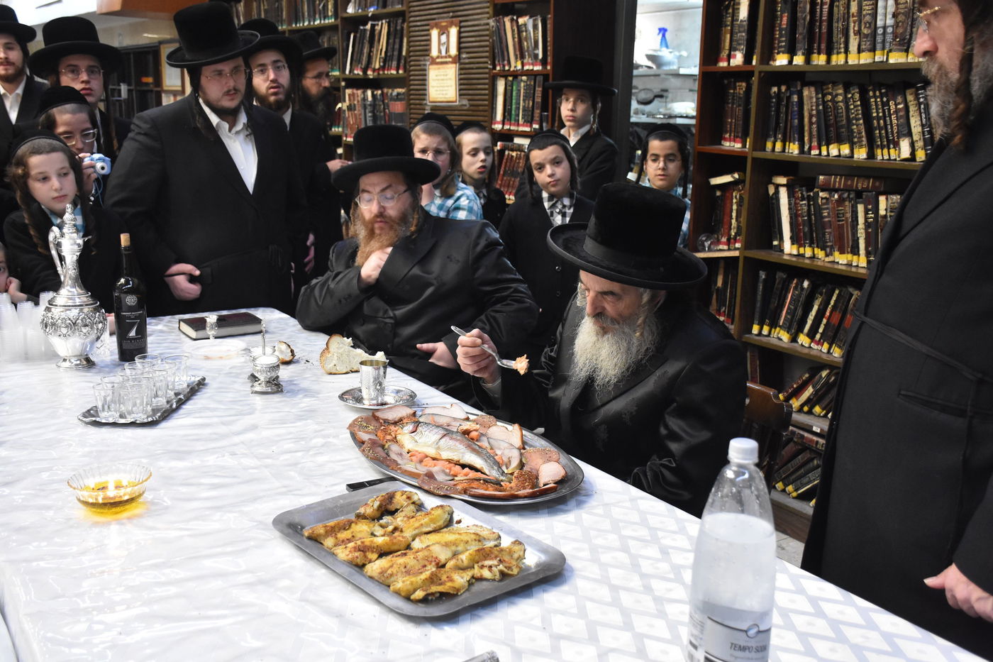 האדמו"ר מלעלוב בטיש הילולא