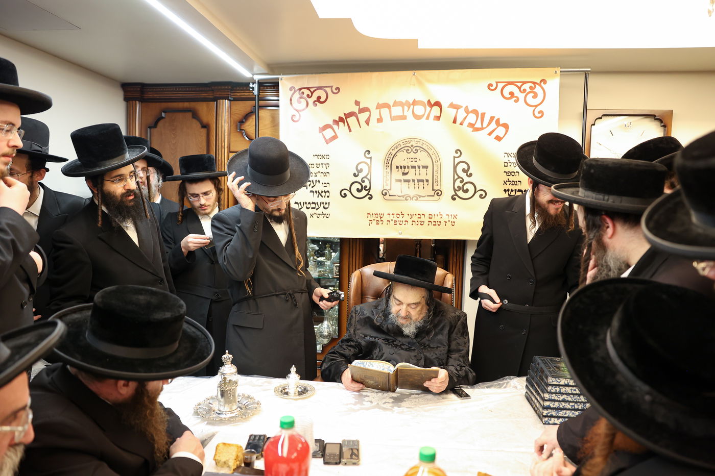 לחיים בבית הגה"צ רבי יעקב מאיר שכטר לרגל הוצאת ספרו 'דורשי יחודך'