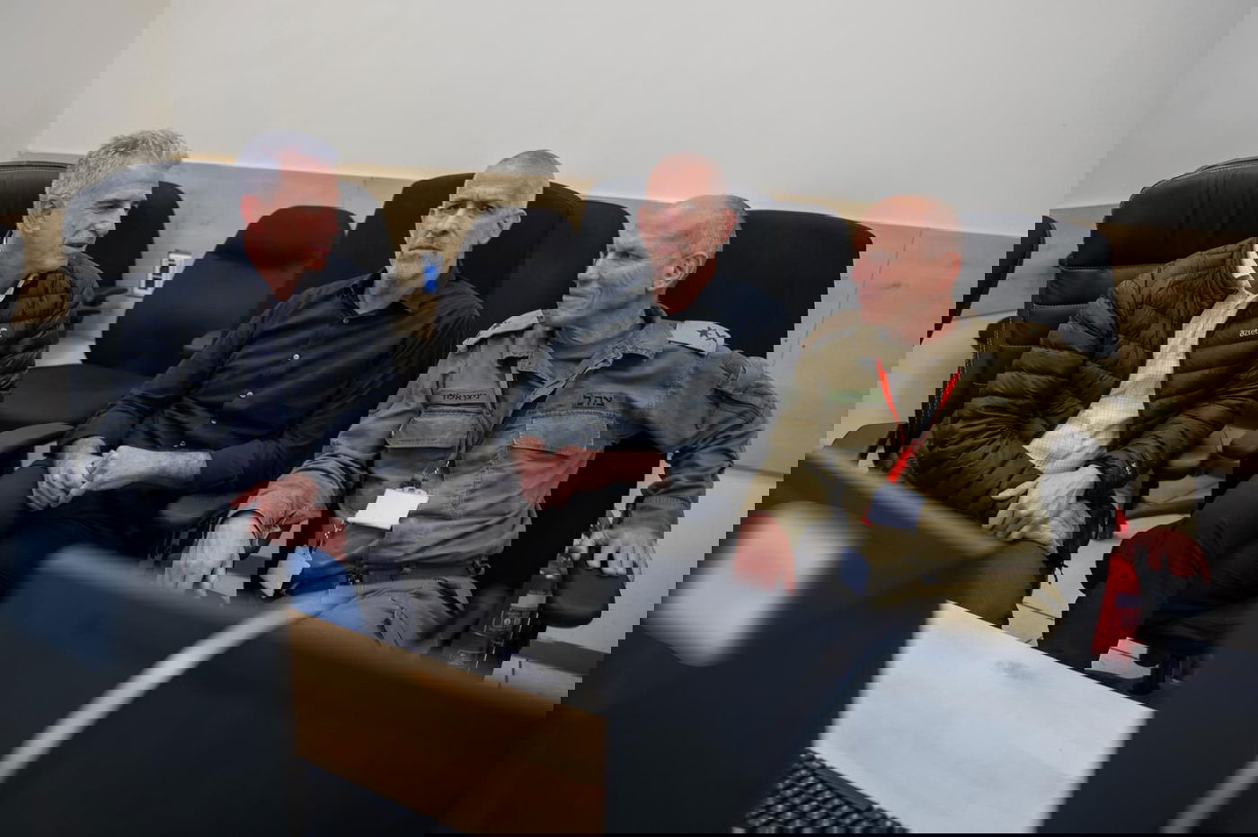 ראש השב"כ רונן בר, ראש המוסד דדי ברנע והאלוף (במיל׳) ניצן אלון בחפ"ק המבצע