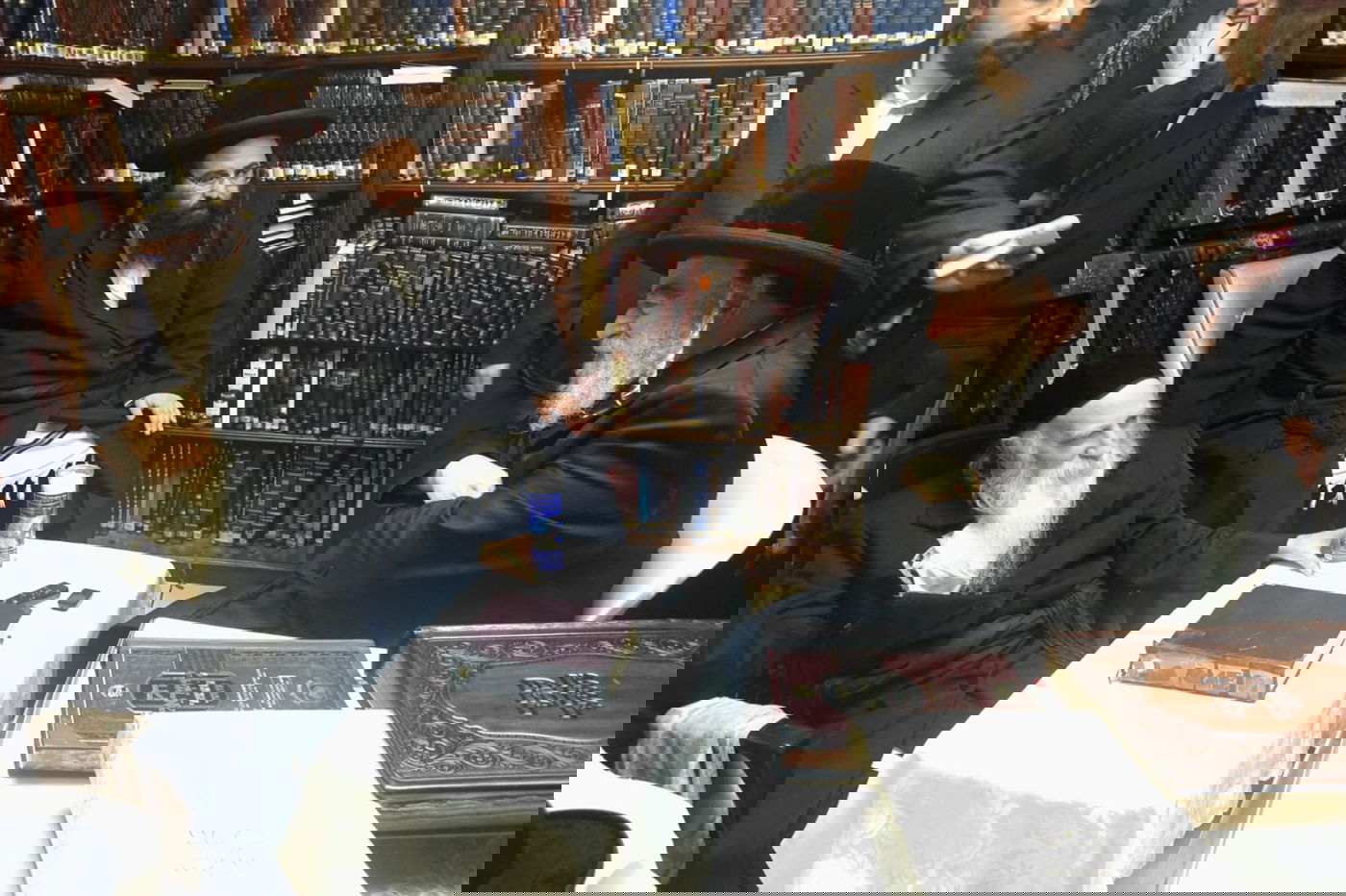 ניחום אבלים אצל האדמו"ר רבי יצחק מאיר מורגנשטרן