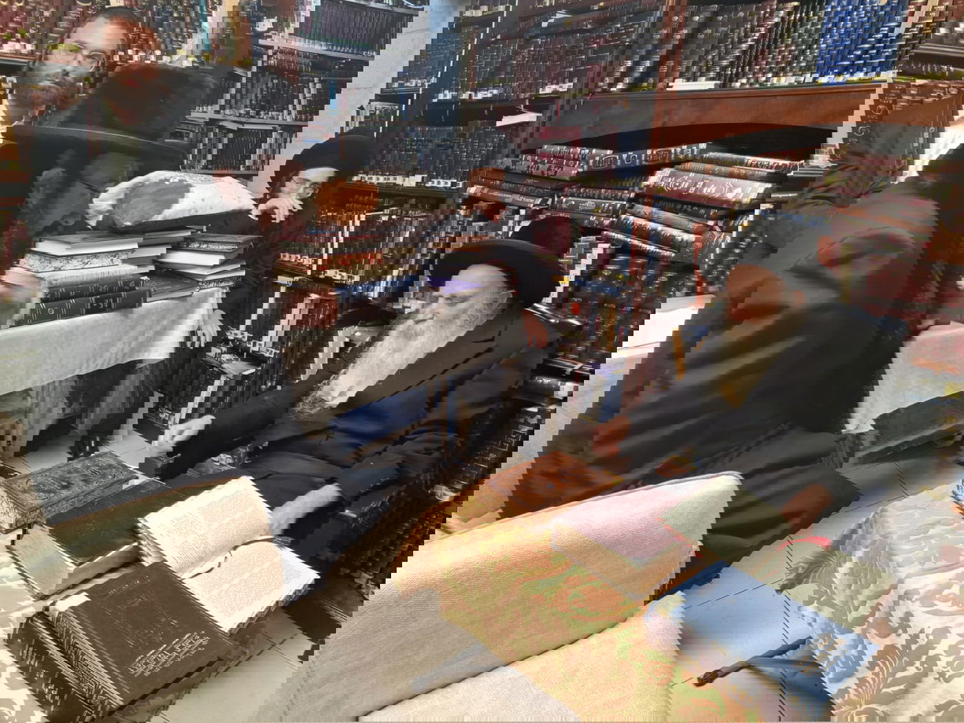 ניחום אבלים אצל האדמו"ר רבי יצחק מאיר מורגנשטרן