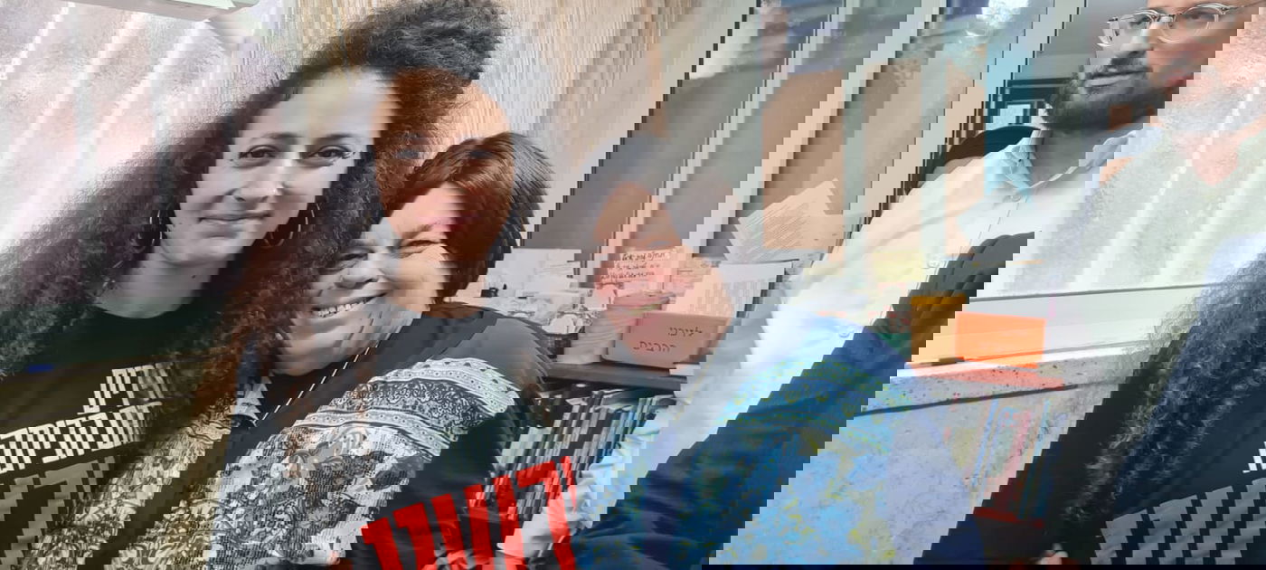 ירדן גונן אחות של רומי עם הרבנית קולדצקי