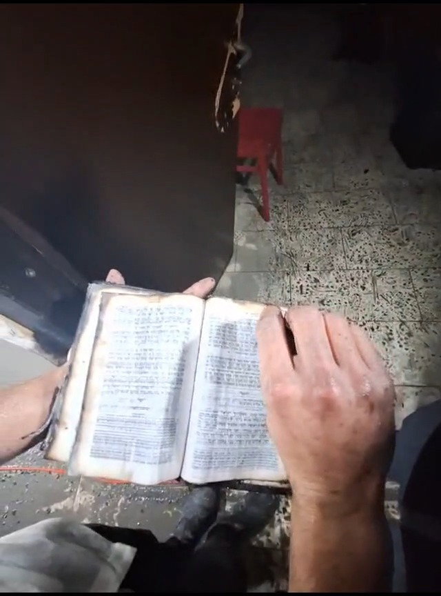 הכל נשרף אך הסידור נשאר שלם