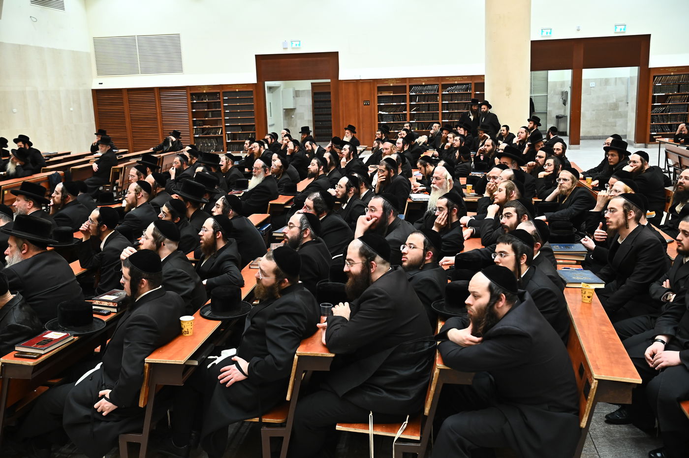 האדמו"ר מסקולען בשיעור בענייני שובבי"ם בביהמ"ד ויז'ניץ