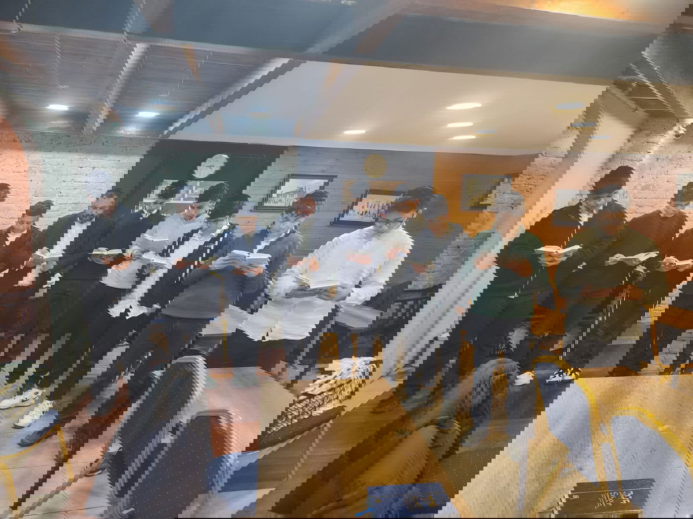 תלמידים בעצרת התפילה