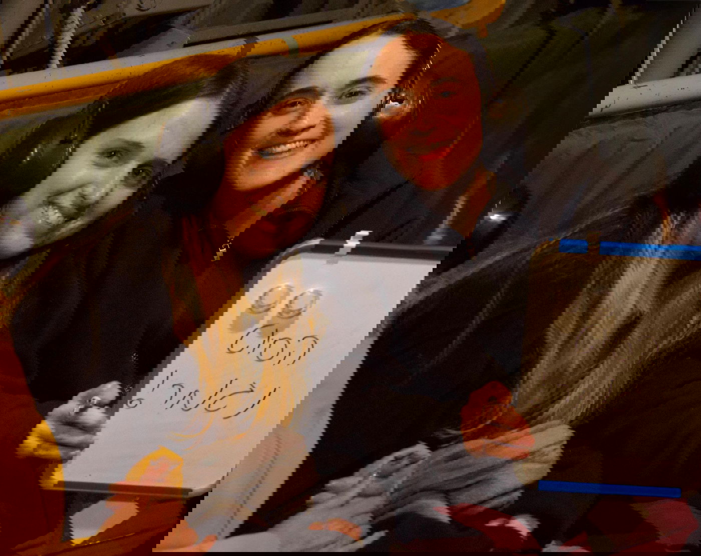 "הסיוט נגמר": רומי, אמילי ודורון עם אמהותיהן במסוק | צפו