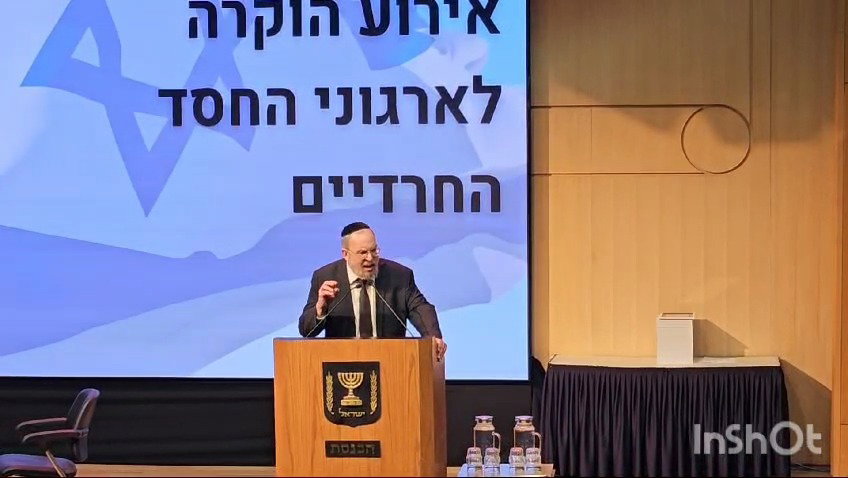 חה"כ אשר בכנס למען המתנדבים. שיבח את חברת הכנסת דיסטל