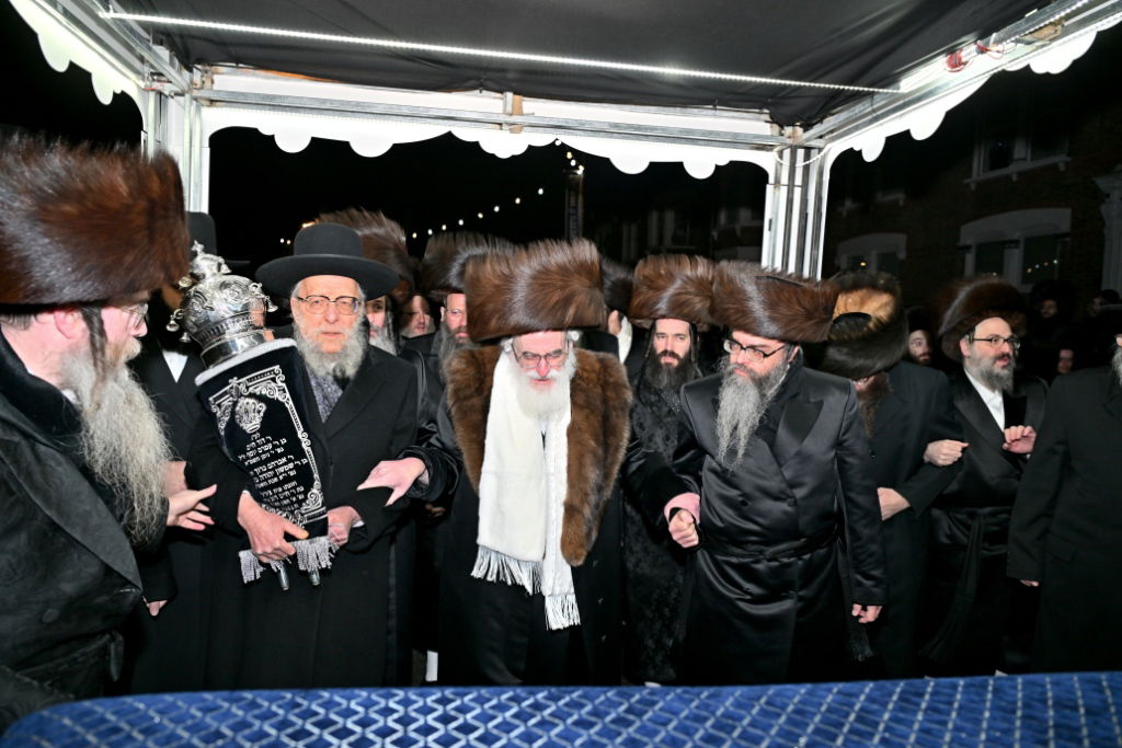 הכנסת ספר תורה בויזניץ לונדון