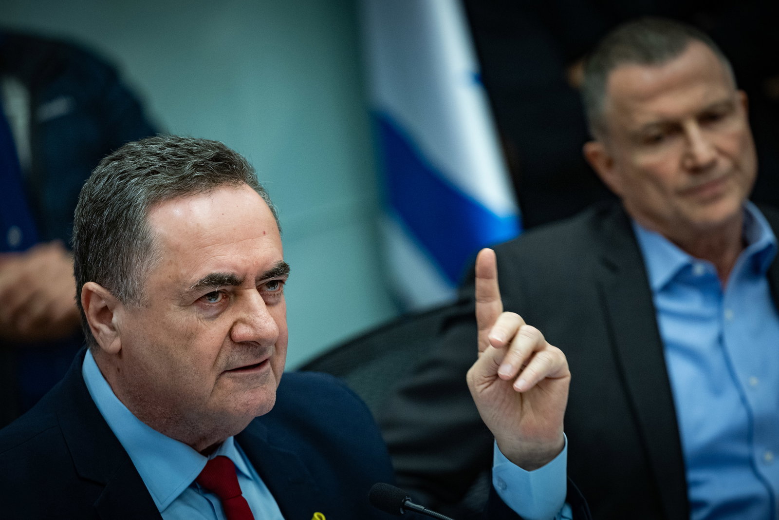 כ