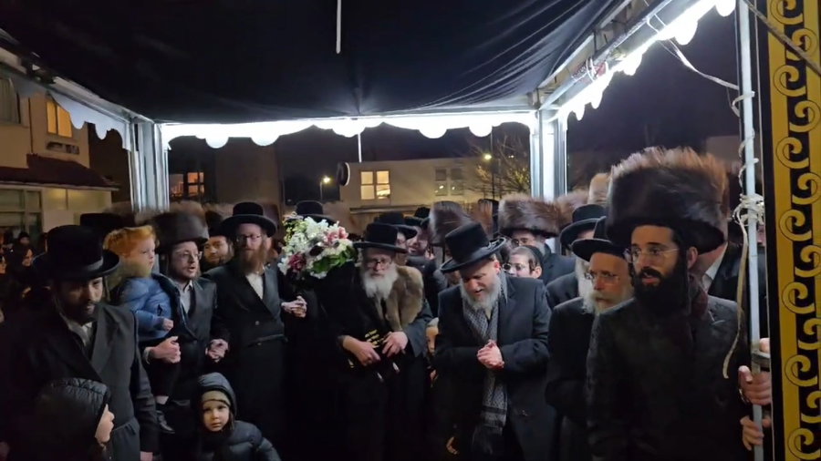 הכנסת ספר תורה בסקווירא לונדון