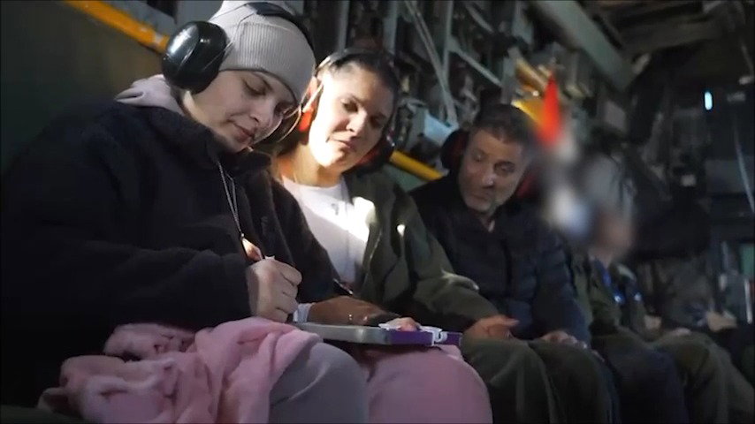 החטופות מתאחדות עם המשפחה