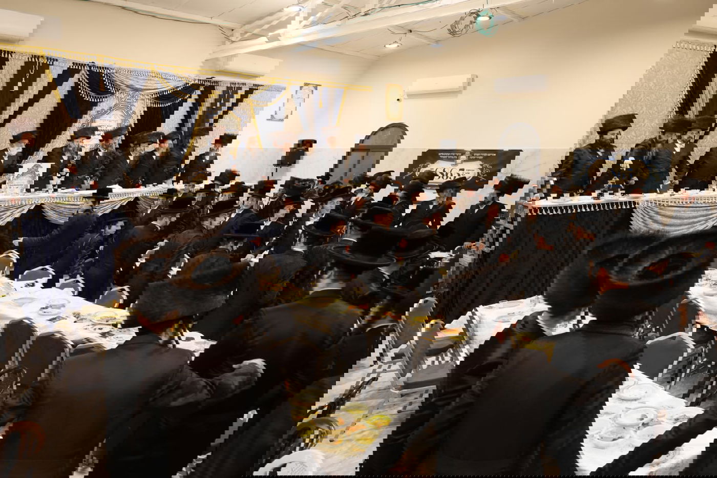 מעמד כבוד התורה וחלוקת תעודות בישיבת 'בית מרדכי' זוועהיל