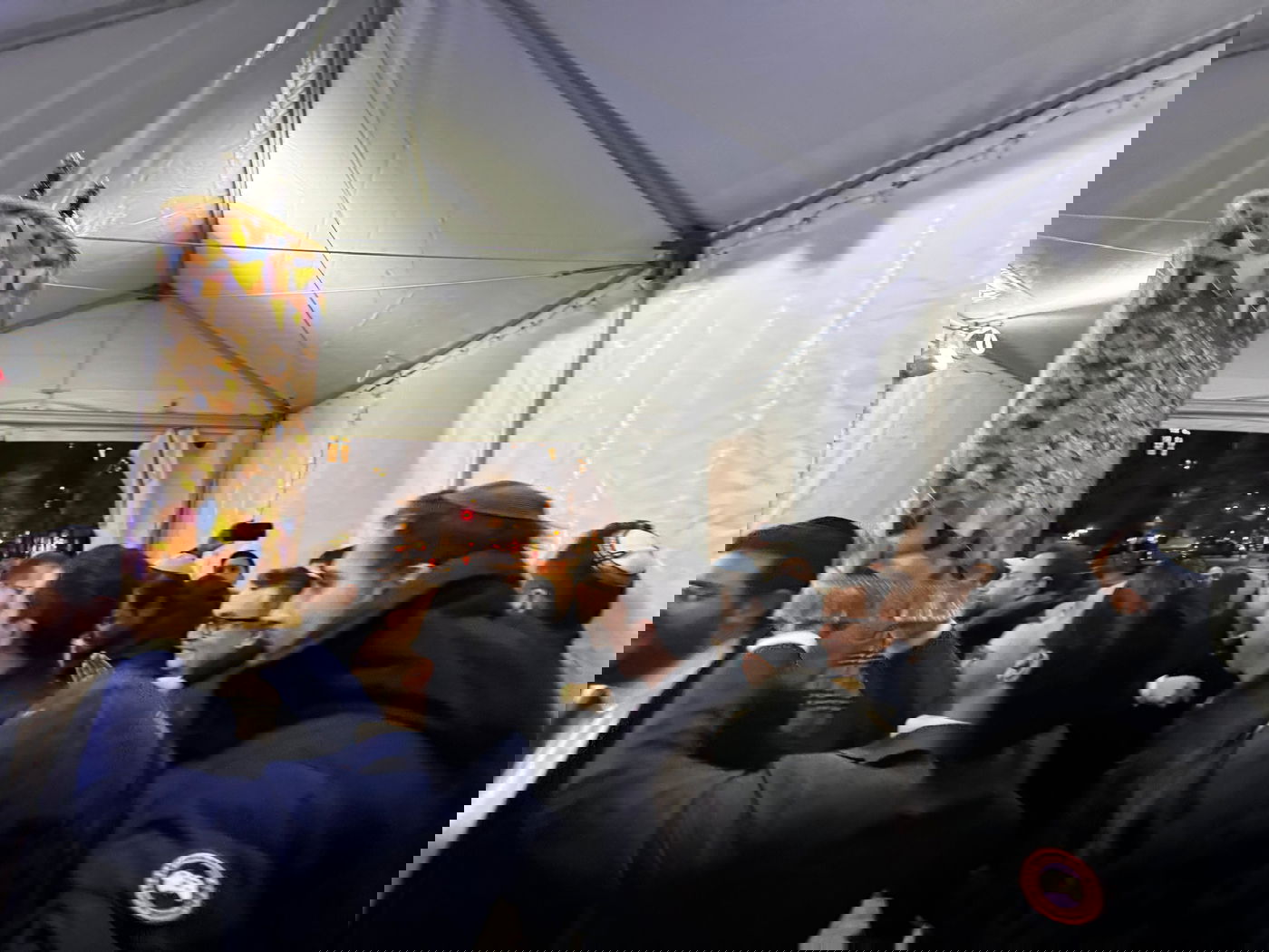 הרב גולדשמידט מניו יורק חנך בית כנסת חדש - והעניק "כיפת טראמפ" לסטיב ויטקוף