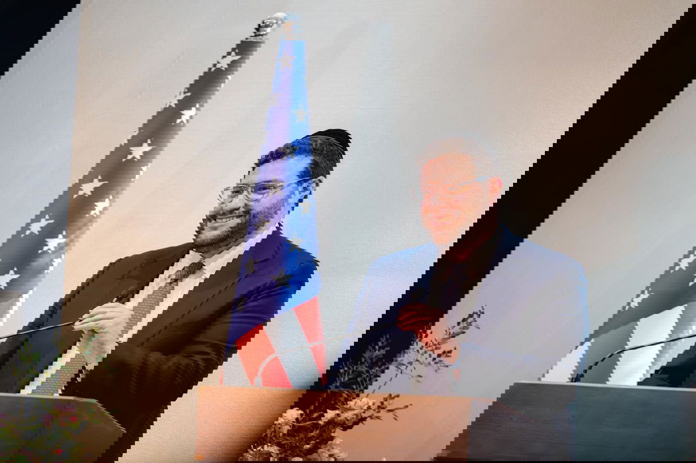 הרב גולדשמידט מניו יורק חנך בית כנסת חדש - והעניק "כיפת טראמפ" לסטיב ויטקוף