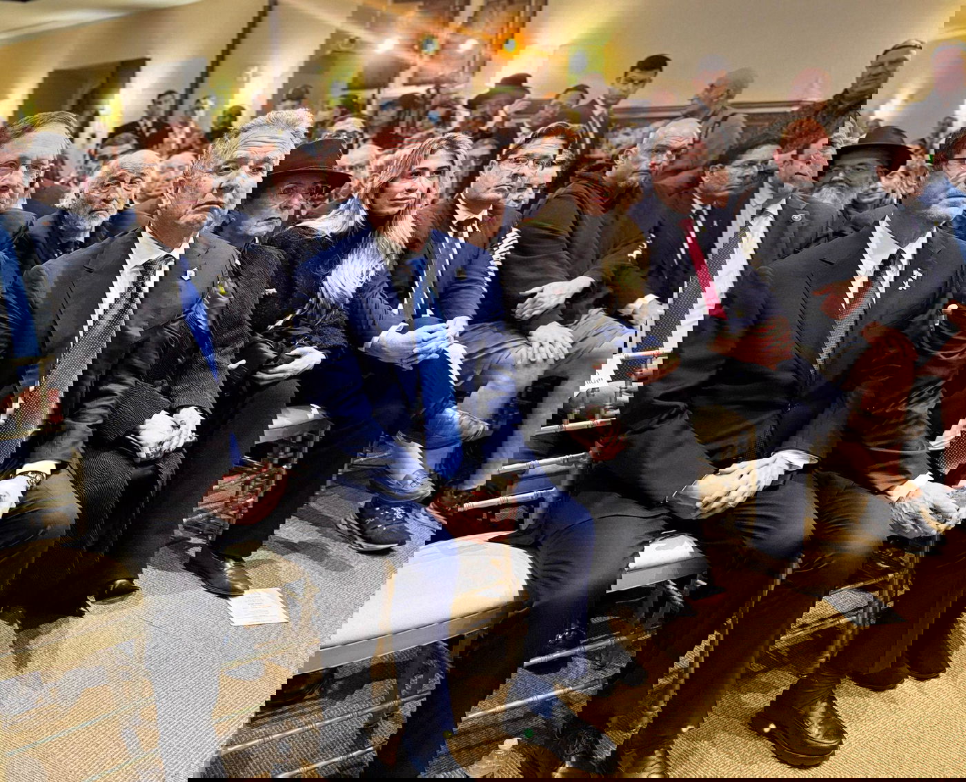 הרב גולדשמידט מניו יורק חנך בית כנסת חדש - והעניק "כיפת טראמפ" לסטיב ויטקוף