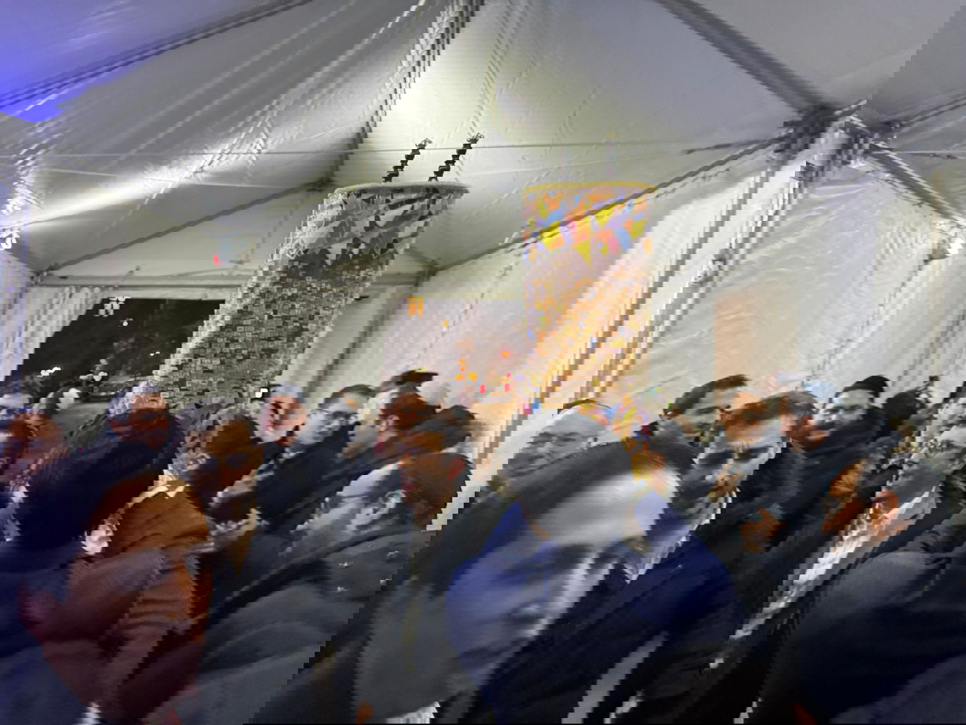 הרב גולדשמידט מניו יורק חנך בית כנסת חדש - והעניק "כיפת טראמפ" לסטיב ויטקוף