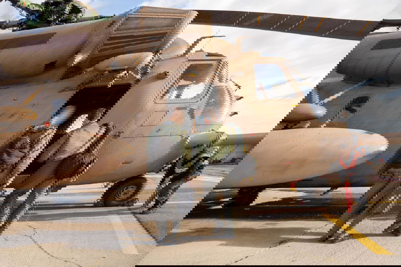 צוות חיל האוויר ממריא אתמול לקראת קליטת החטופות