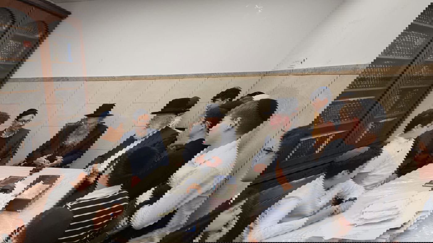 תלמידי בית ספר "חורב" רמת גן בביקור אצל הגרמ"ש אדלשטיין 