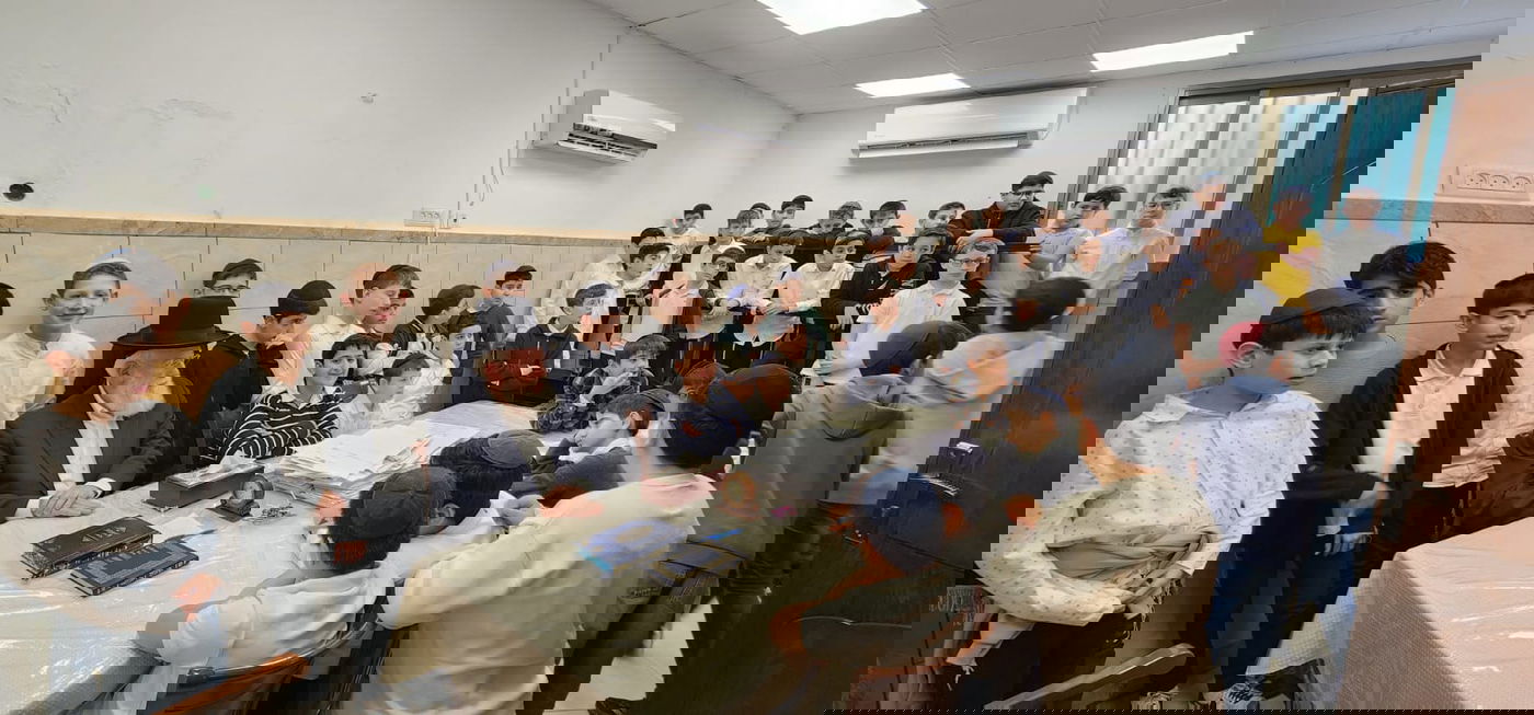 תלמידי בית ספר "חורב" רמת גן בביקור אצל הגרמ"ש אדלשטיין 