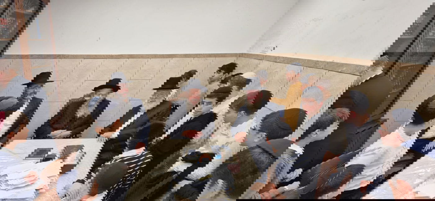 תלמידי בית ספר "חורב" רמת גן בביקור אצל הגרמ"ש אדלשטיין 