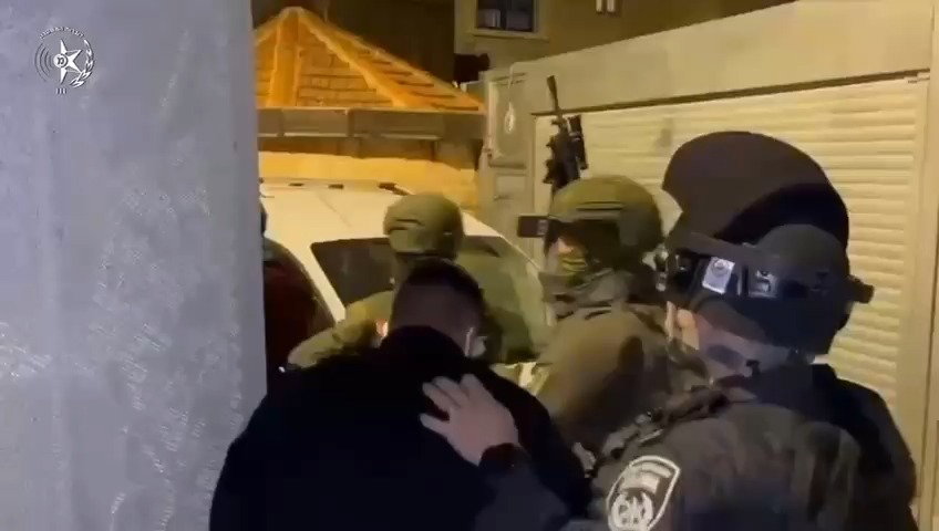 צפו במעצרים 