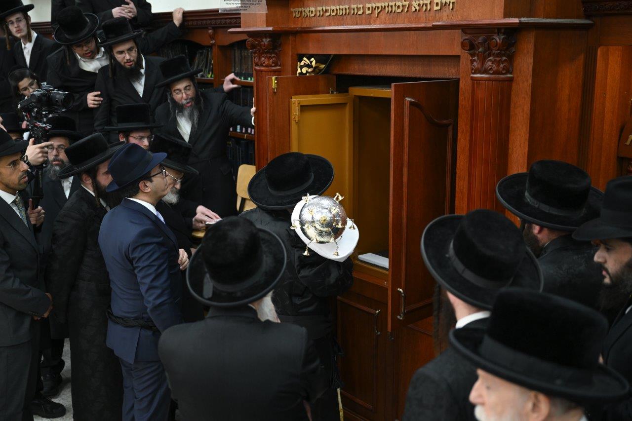 הכנסת ספר תורה להיכל הכוללים בקרית צאנז נתניה