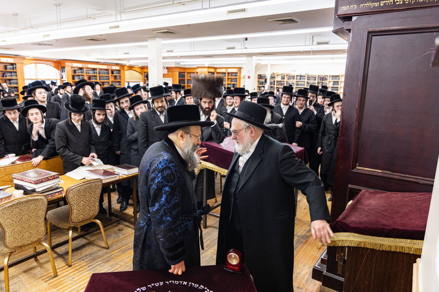הנגיד רבי שלמה פרישאווסר בשיעור כללי במתיבתא ד'באבוב - 45