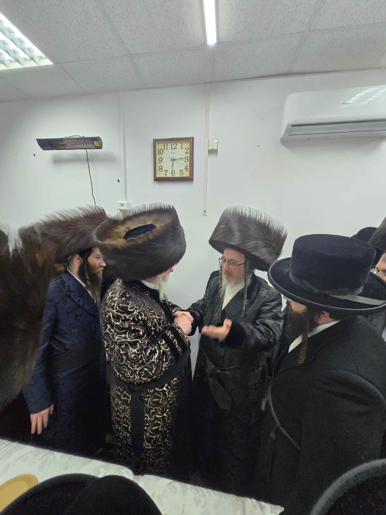 שמחת הברית בחצרות ביאלה ב"ב - פרמשילאן