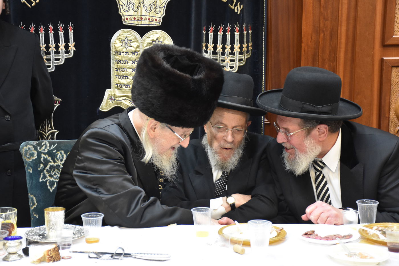 טיש הילולא בשילוב בר מצווה באוז'רוב 