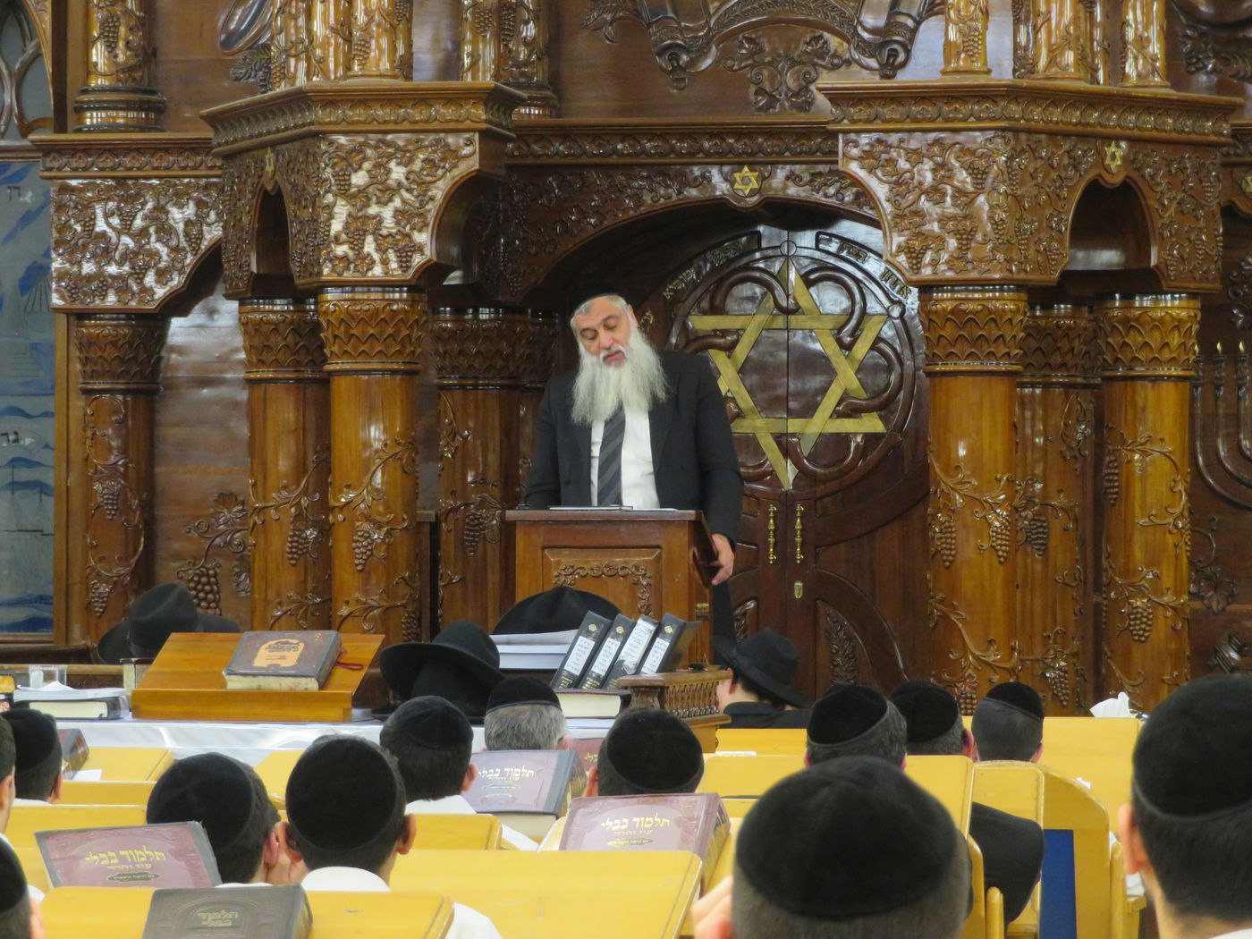 ראש הישיבה הגר"צ לב