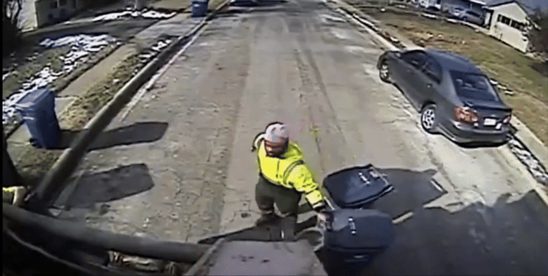 תיעוד: עובד הניקיון פינה את הפח - זה הסתיים בפיצוץ אדיר