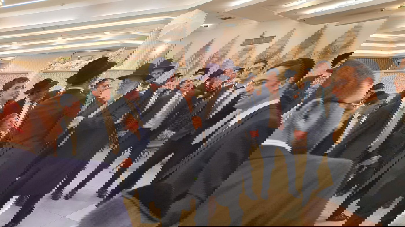 שמחת נישואי נכד הגר"א סאלים עם נכדת הגרש"י זעפראני 