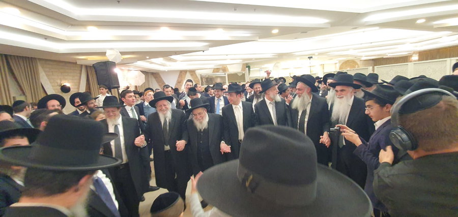 שמחת נישואי נכד הגר"א סאלים עם נכדת הגרש"י זעפראני