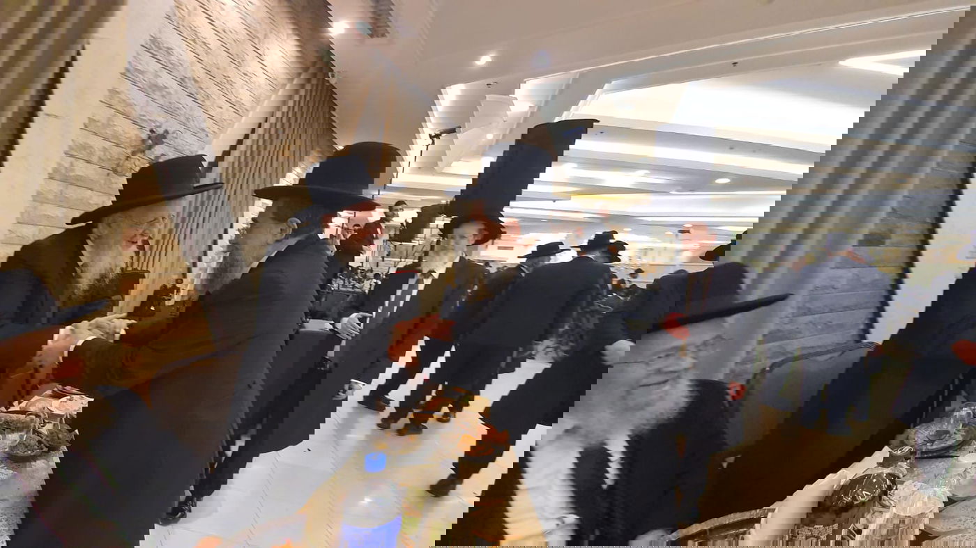 שמחת נישואי נכד הגר"א סאלים עם נכדת הגרש"י זעפראני 