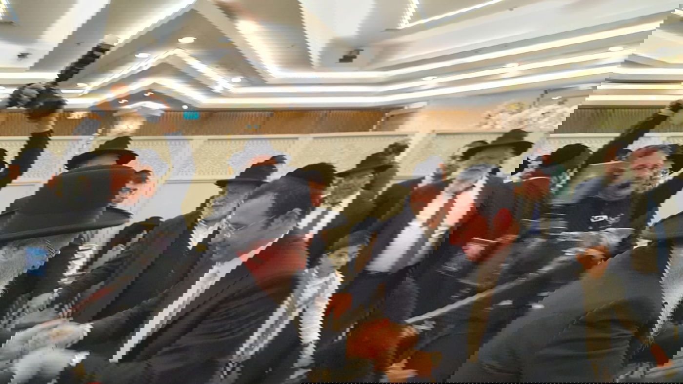 שמחת נישואי נכד הגר"א סאלים עם נכדת הגרש"י זעפראני 