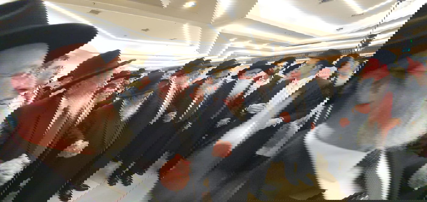 שמחת נישואי נכד הגר"א סאלים עם נכדת הגרש"י זעפראני 