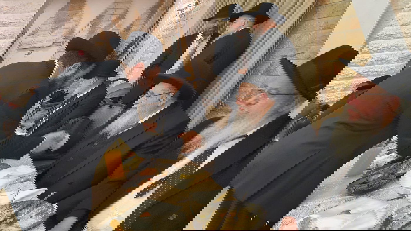 שמחת נישואי נכד הגר"א סאלים עם נכדת הגרש"י זעפראני 