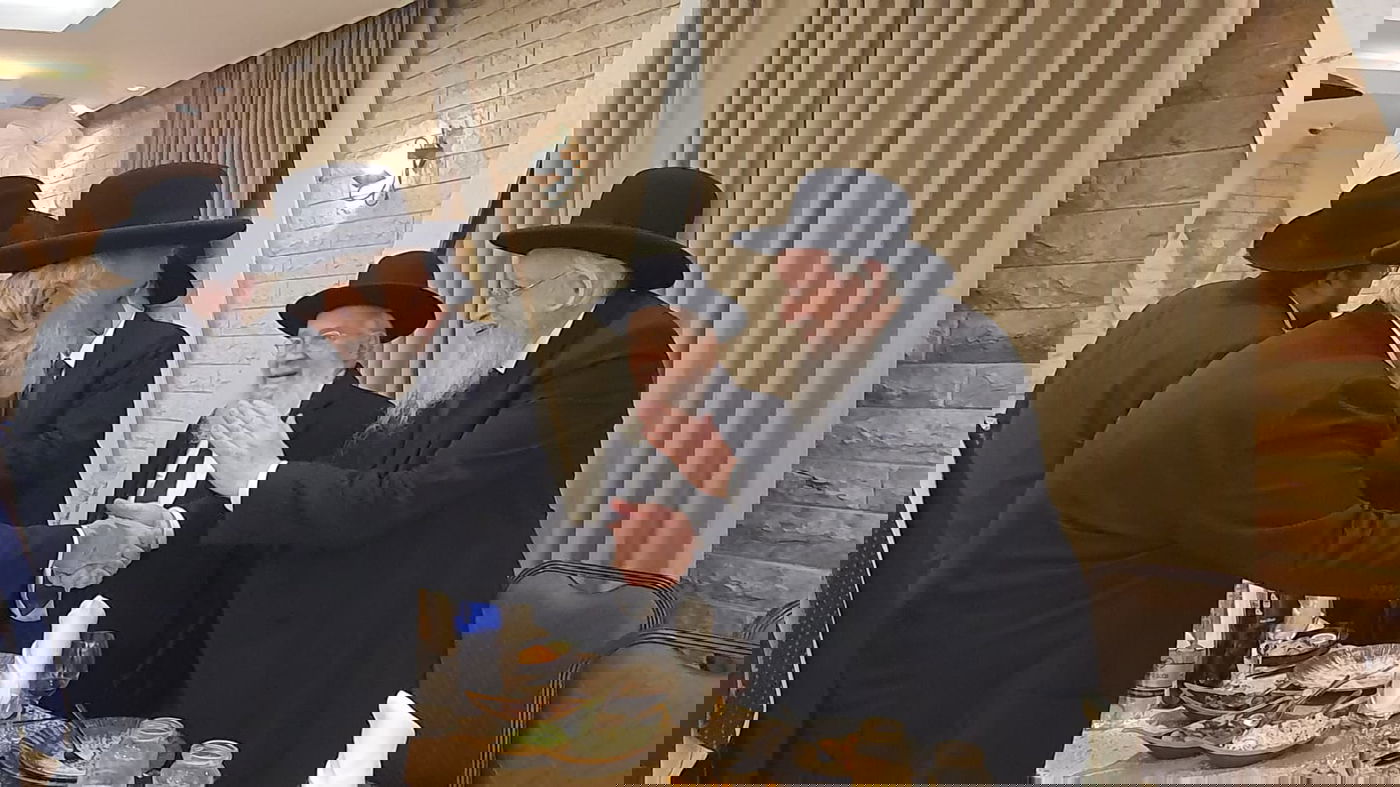 שמחת נישואי נכד הגר"א סאלים עם נכדת הגרש"י זעפראני 