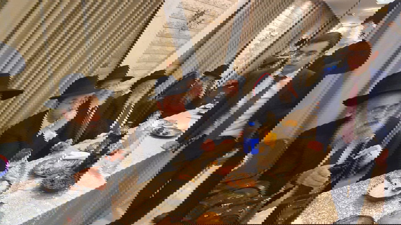 שמחת נישואי נכד הגר"א סאלים עם נכדת הגרש"י זעפראני 