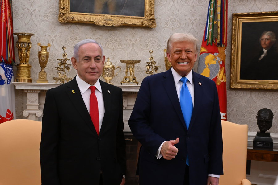 ראש הממשלה בנימין נתניהו בפגישה עם נשיא ארצות-הברית דונלד טראמפ בחדר הסגלגל בבית הלבן