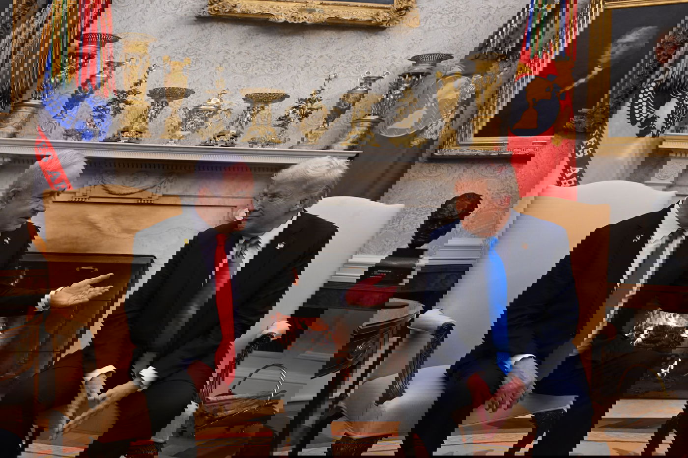 ראש הממשלה בנימין נתניהו בפגישה עם נשיא ארצות-הברית דונלד טראמפ בחדר הסגלגל בבית הלבן