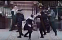 הסתובב עם כלבים בשכונה החרדית וסינן בבוטות: "לך תאכל את היהודי הזה"