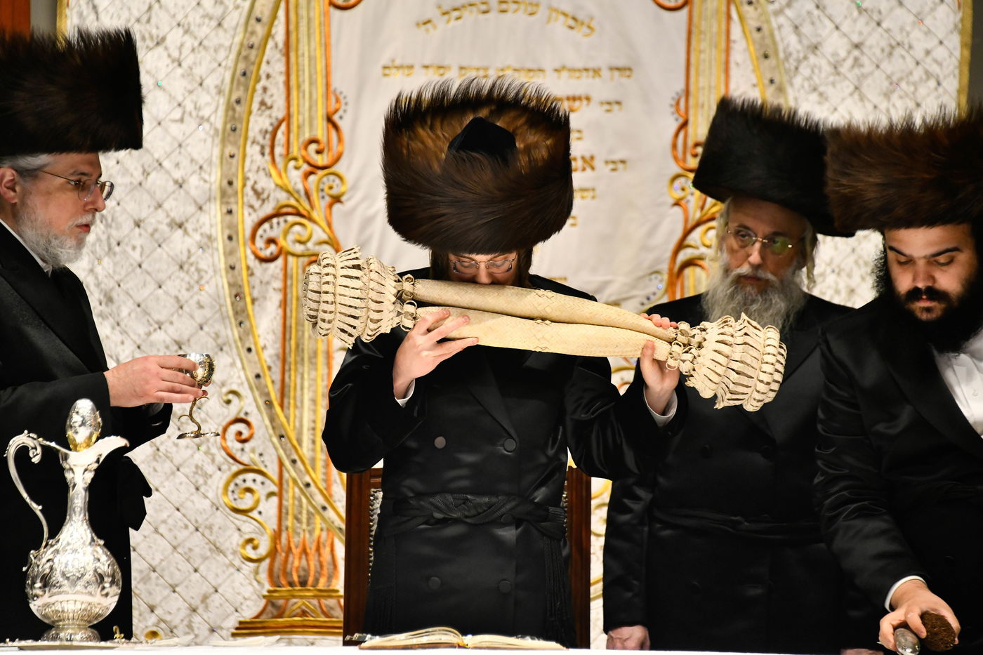 מוצאי שבת שירה בחצה"ק סאדיגורה