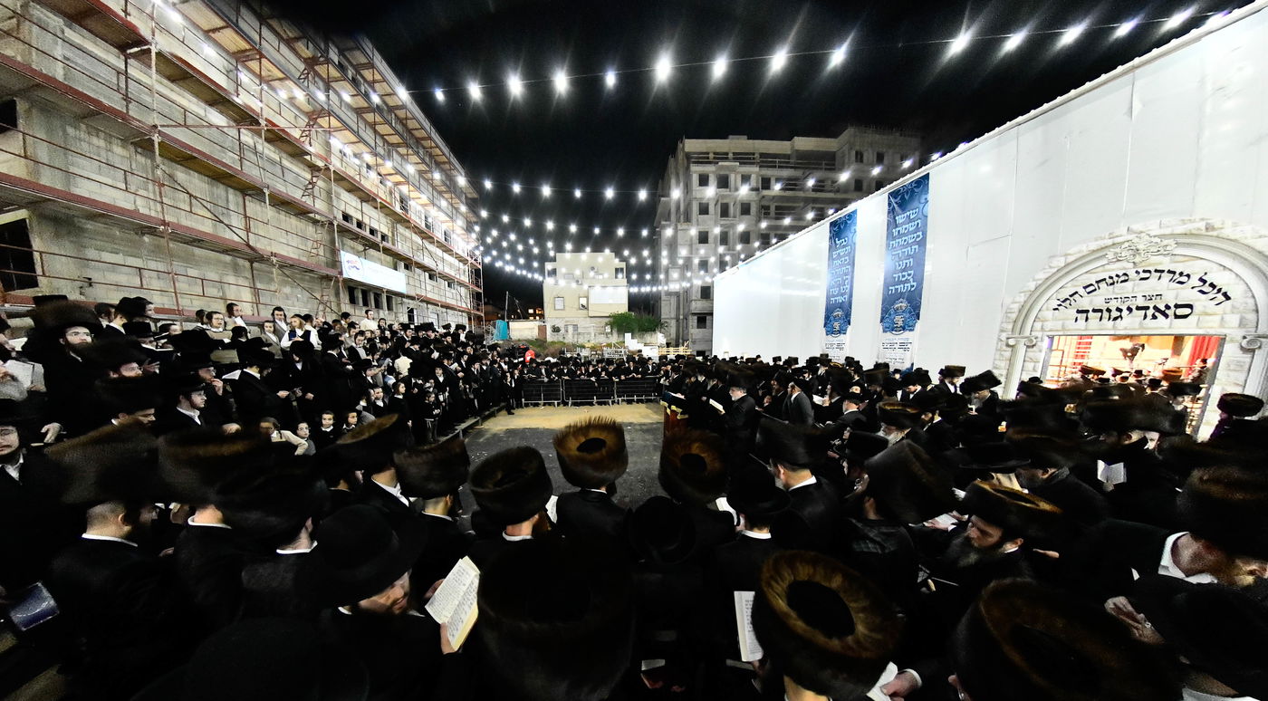 מוצאי שבת שירה בחצה"ק סאדיגורה